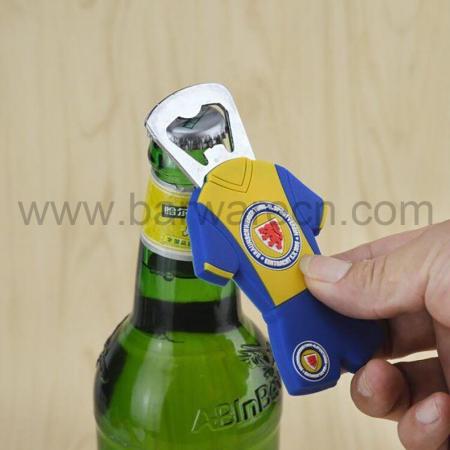 aangepaste 3d pvc-bierflesopener met in reliëf gemaakt embleem 