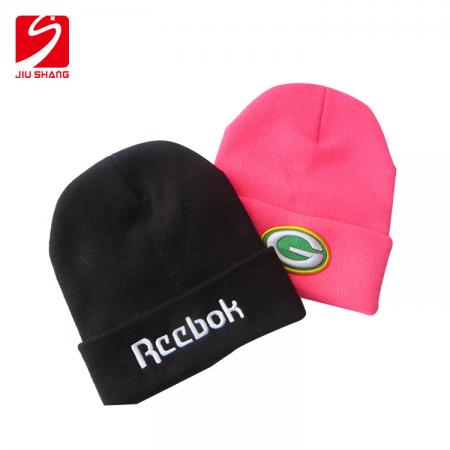 aangepaste roze meisjes beanie hoeden met geborduurd logo voor promotie 